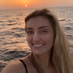 Meet your Posher, Danielle